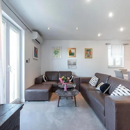 Meri & Karla - Two Bedroom With Balcony And Bridge View * Dubrovnik