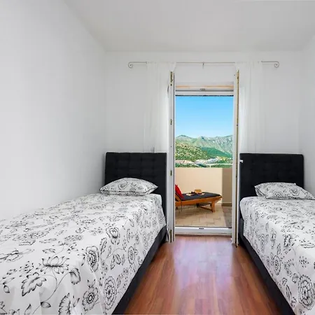 Apartment Meri & Karla - Two Bedroom With Balcony And Bridge View *